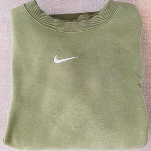 Women’s Nike sweatshirt